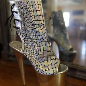 Sexy Holographic Pleasers * * Eyecatching Heels